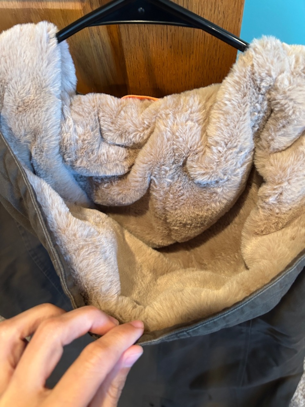 Women’s Orolay Fleece Lined Hooded Parka Jacket - Picture 11 of 13